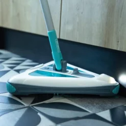 Livington Reinigung-DeeperSweeper kabelloser Akkubesen mit 4 Bürsten