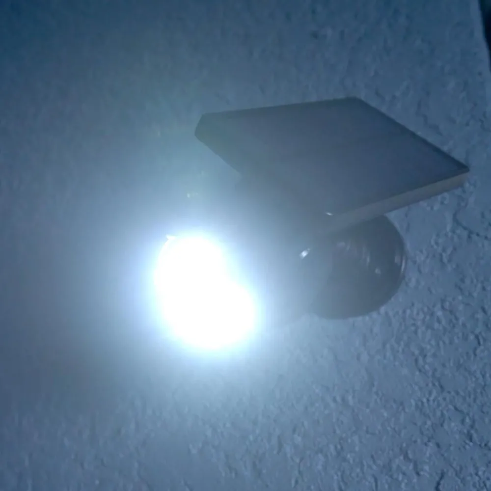 Panta Smarte Haushaltshelfer|Beleuchtung-Safe Light Solar LED Außenleuchte 250 Lumen 1+1 GRATIS